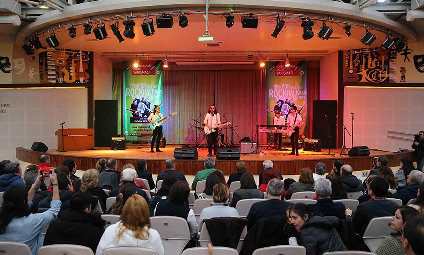 Geleceğin yıldızları Karşıyaka’da yarışıyor