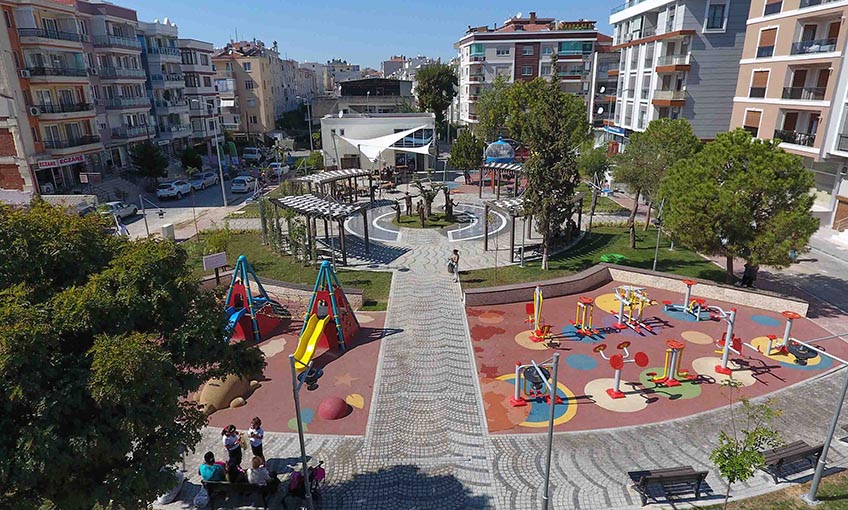 Karşıyaka’da milyonluk arazi resmen ‘park’ oldu!