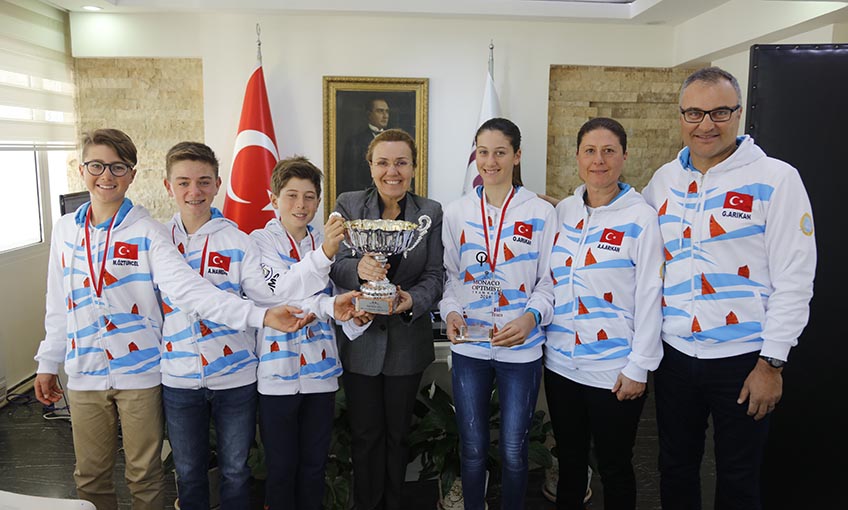 Türk Bayrağı Urla’dan dalgalandı