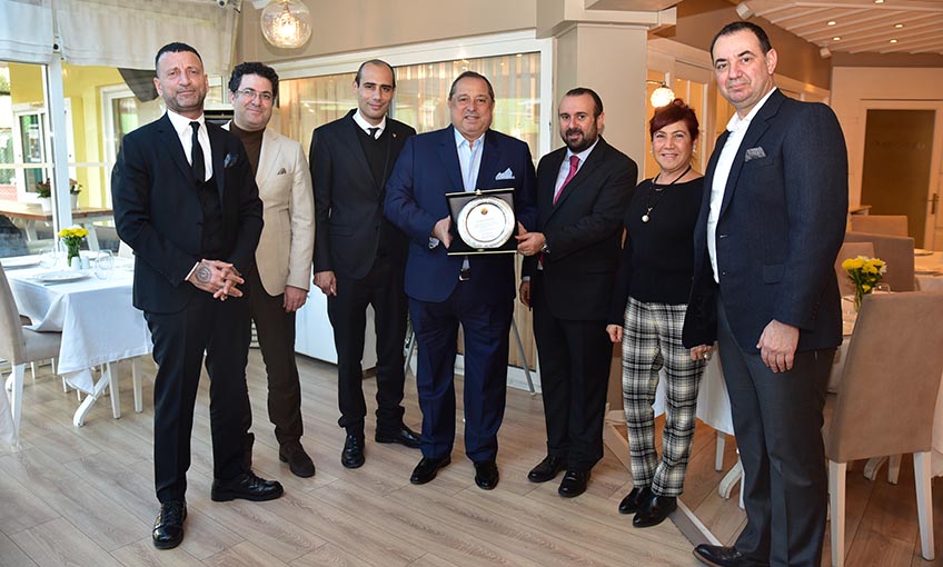 Küçük Kulüp'ten Çolakoğlu'na Anlamlı Plaket