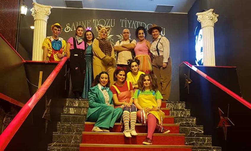 Pinokyo yüzlerce çocuk ile buluşuyor