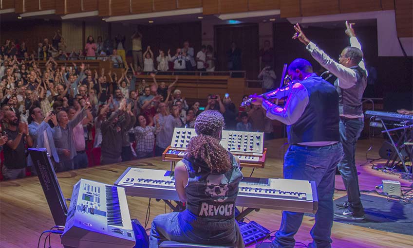 İzmir'de “Stanley Clarke” rüzgârı esti