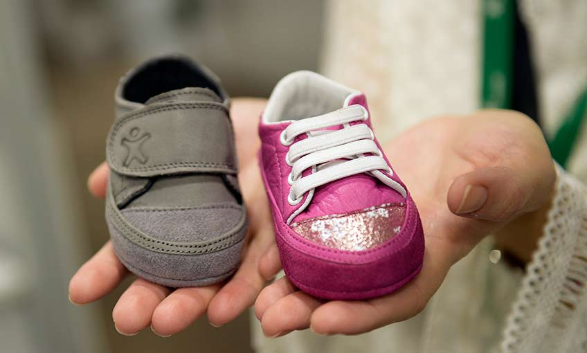 Merdiven altı ayakkabılar çocukların ayak sağlığını bozuyor