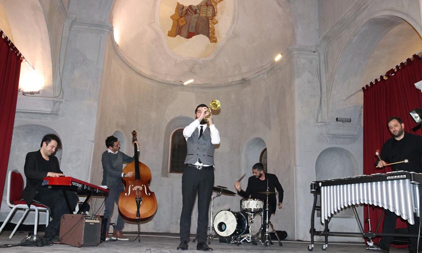 Çeşme’de caz rüzgarı