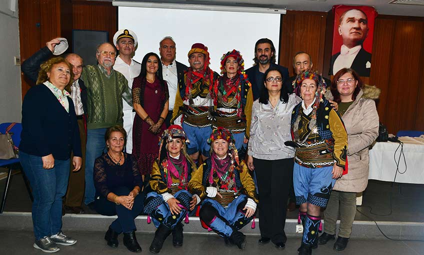 Oyunlarla, türkülerle, çalgılarla zeybeklik işlendi