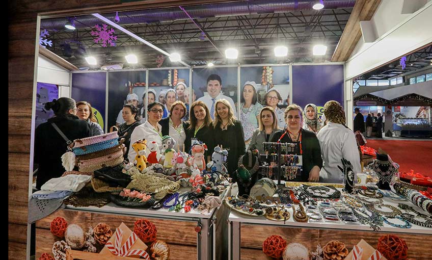 Bucalı kadınların el emeği ürünler görücüde