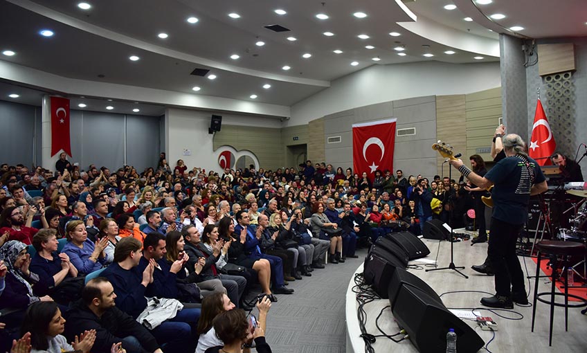 Bornovalılar Barış Abisi’ni andı