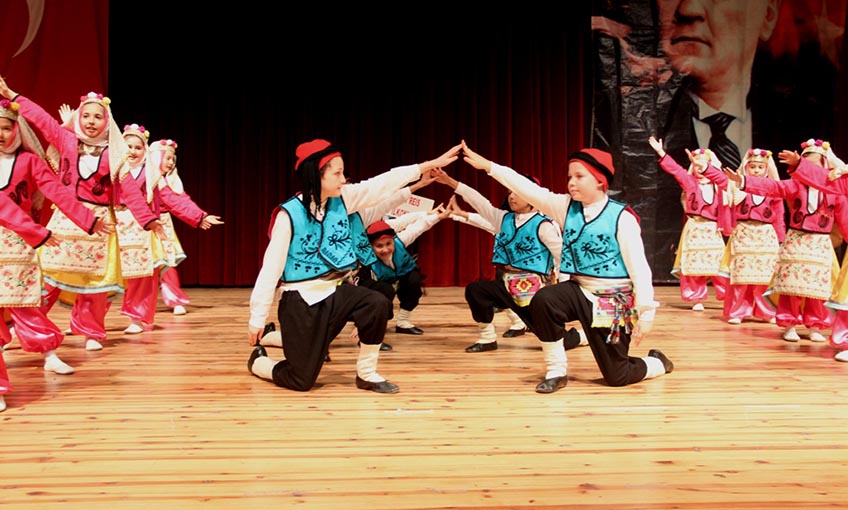 Konak’ta halkoyunları şenliği