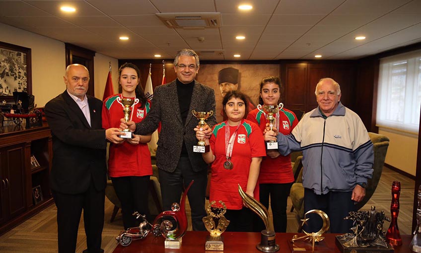 Bostanlıspor Masa Tenisinde Karşıyaka'nın yüz akı oldu...