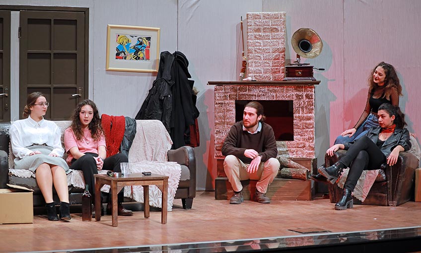 ‘Dünyalı ‘ üniversitelilerin emeğiyle sahnelendi