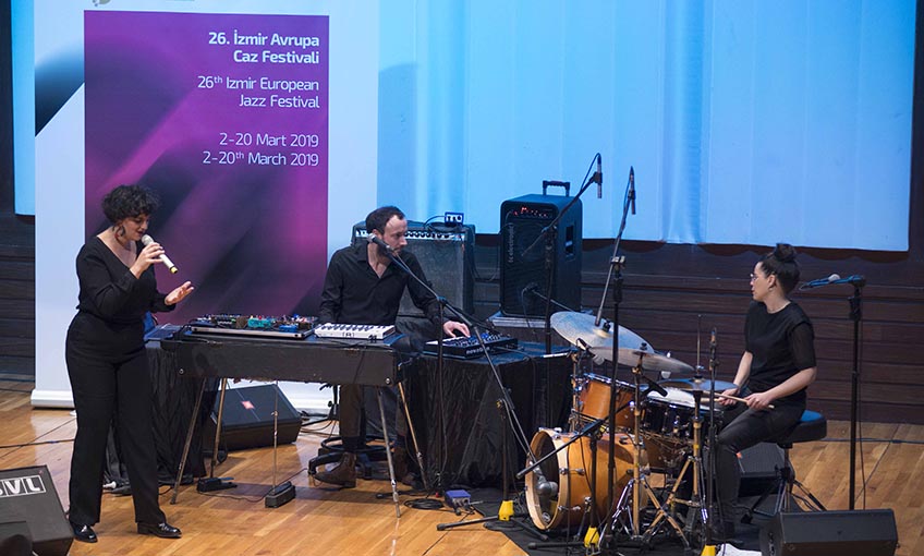 Marion Rampal sesiyle büyüledi