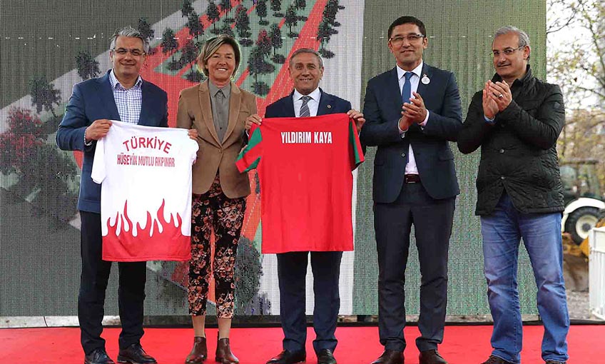 Karşıyaka’da dev spor parkının temeli atıldı