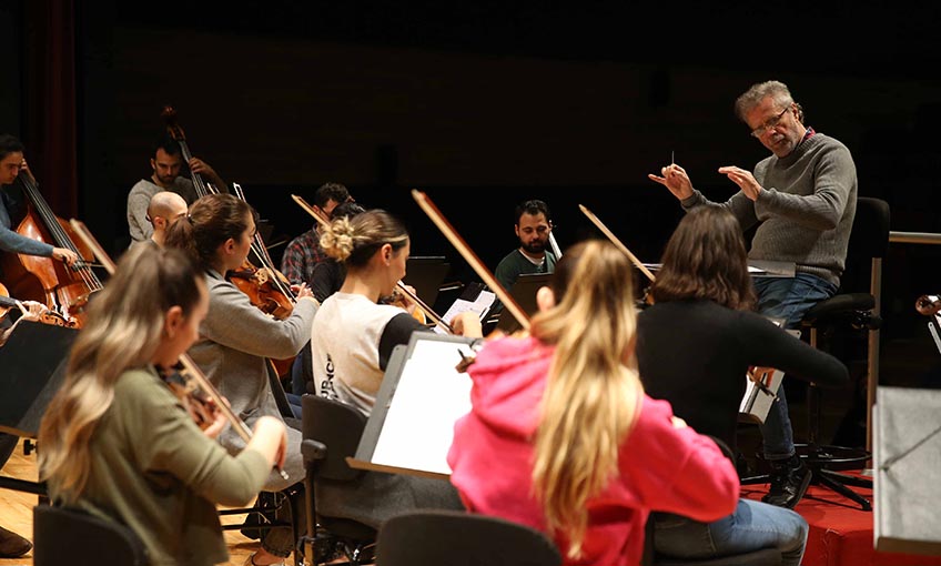 KODA ‘Kardelenler’ için sahneye çıktı