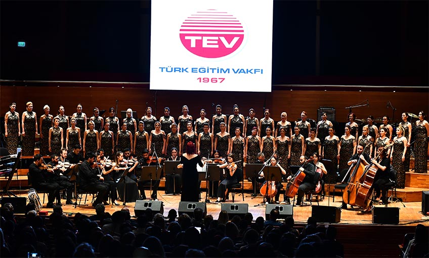 İzmir, TEV'in Umut Konseri'ne ev sahipliği yaptı