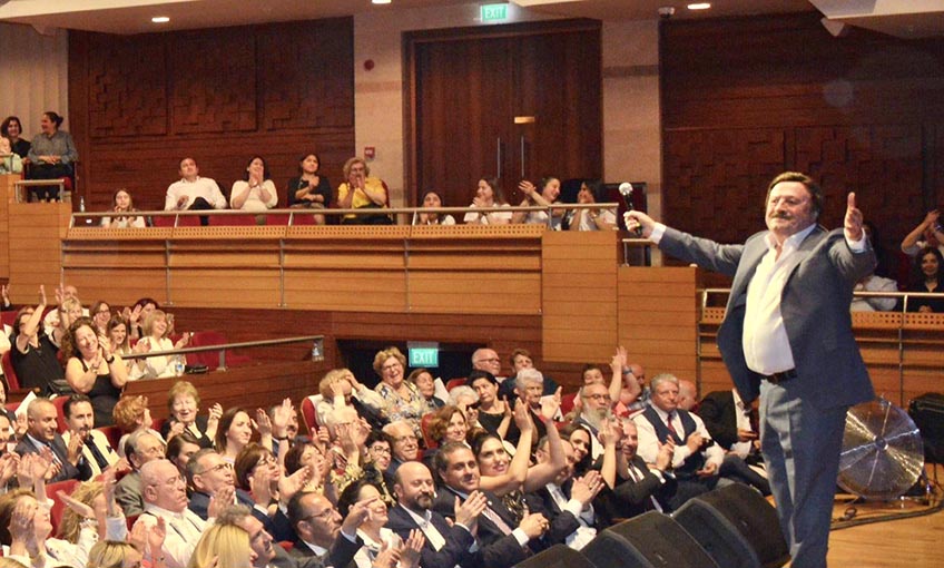 Selami Şahin ve TEV Eğitime Destek Korosu İzmirlilerle Buluştu