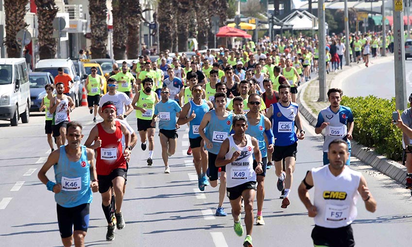 Anneler Günü’nde Zübeyde Ana’ya koştular