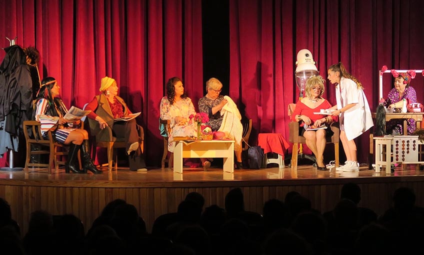 ‘Gül’ün Gülleri’ Foça’da sahnelendi