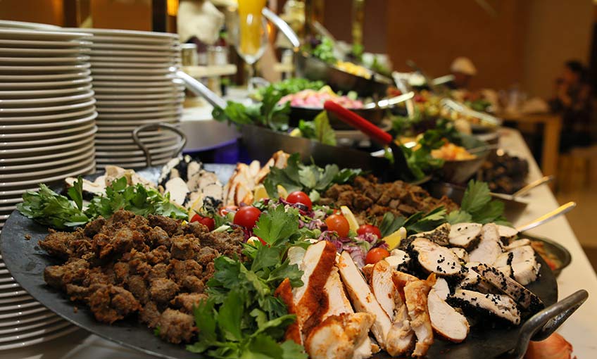 Doğanın eşsiz güzelliğinde iftar sofrası