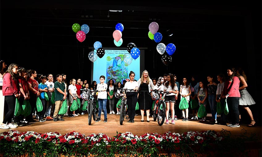 Çocuklar tertemiz bir dünyayı çizdi