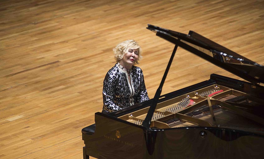 “Chopin İzmir’de Bir Başka Güzel”