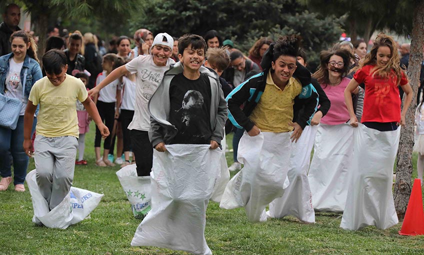 Bayraklı’da BABA-ÇOCUK ŞÖLENLERİ