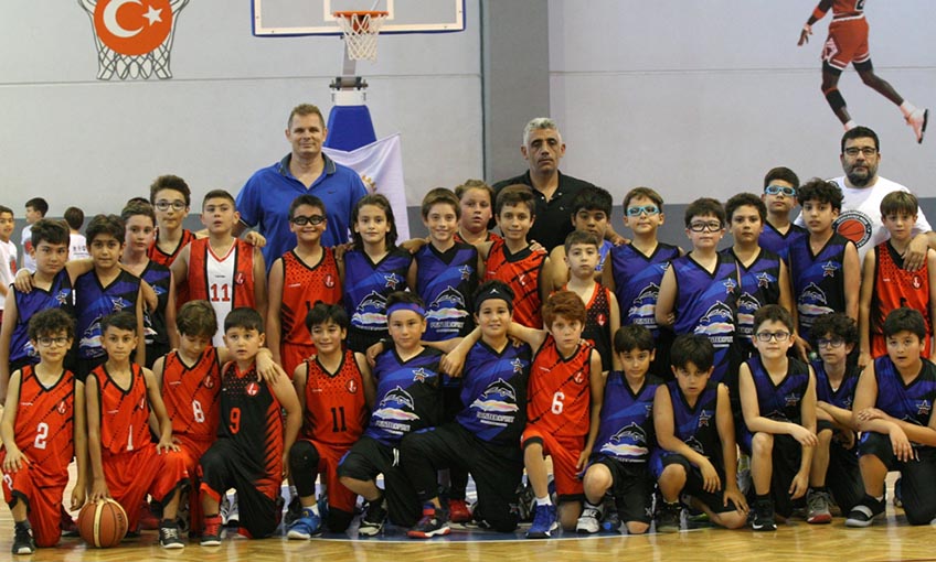 İzmir Efes Rotary’den 1. Minikler Basketbol Şenliği