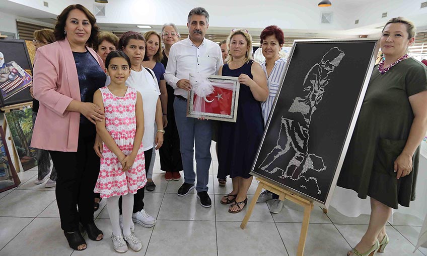 Bayraklı’da kursiyerlerden yıl sonu sergisi