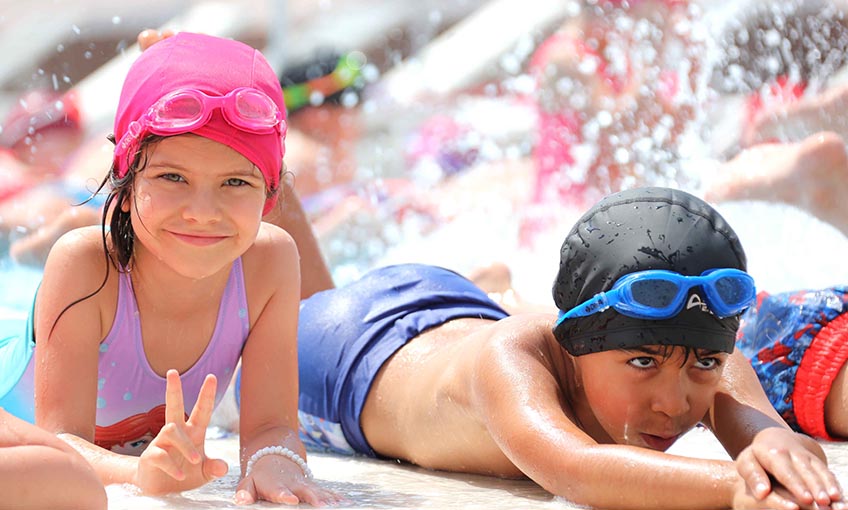 Okullar kapandı havuz keyfi başladı