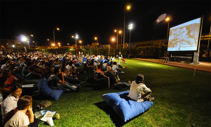 Açık havada “sinema keyfi”ne devam