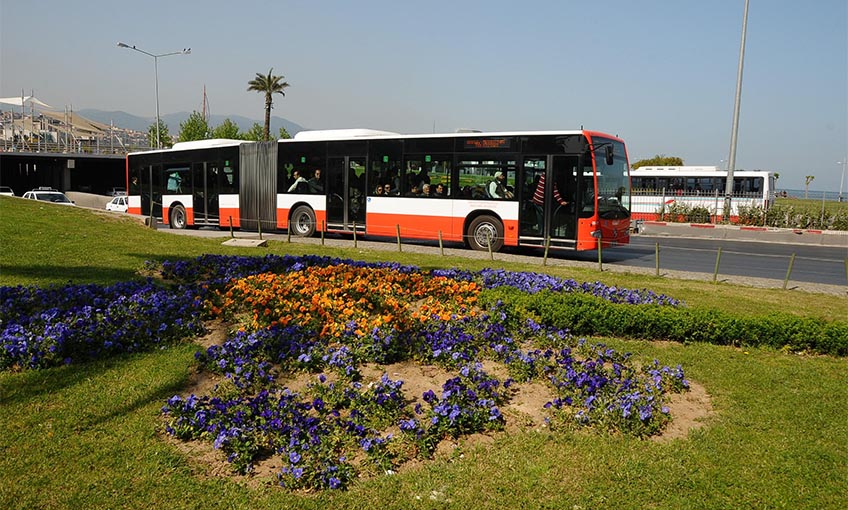 Büyükşehir'den İzmirlilere bayram hizmeti