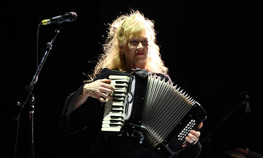 Loreena, İzmirli hayranlarıyla buluştu