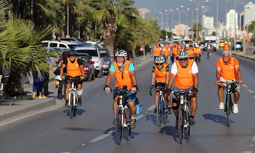 Bisiklet tutkunları Karşıyaka’da buluşuyor