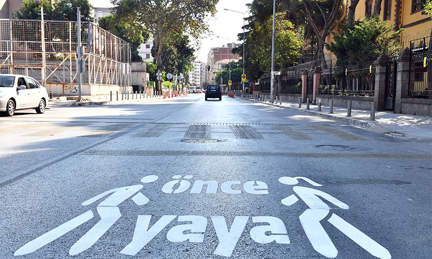 İzmir'de 170 noktada 'Önce Yaya' uyarısı