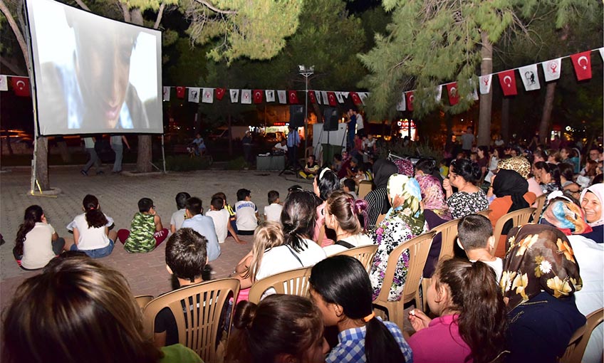 Bornova’da sinema dolu günler başladı