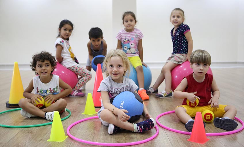 Bornova’nın minik sporcuları temelden yetişiyor