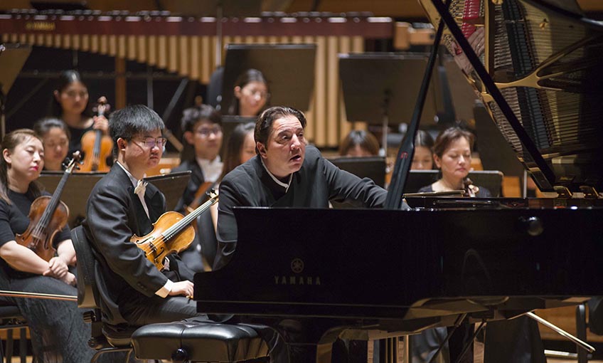 Kapanış Şanghay Filarmoni Ve Fazıl Say’dan