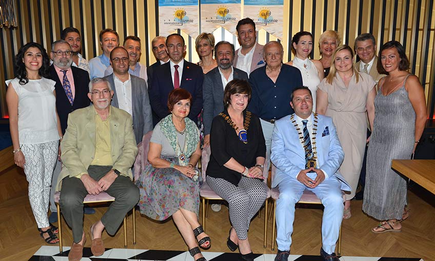 İzmir'den dünya başkanı geçti