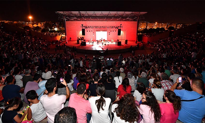 Aşık Veysel’de ustalar geçidi