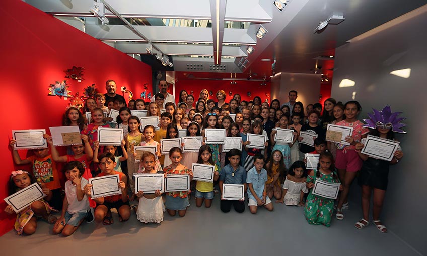 Geleceğin sanatçılarına sertifika