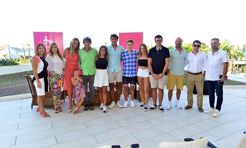 “Alaçatı’nın Rüzgarı Koruncuklar için Esiyor”