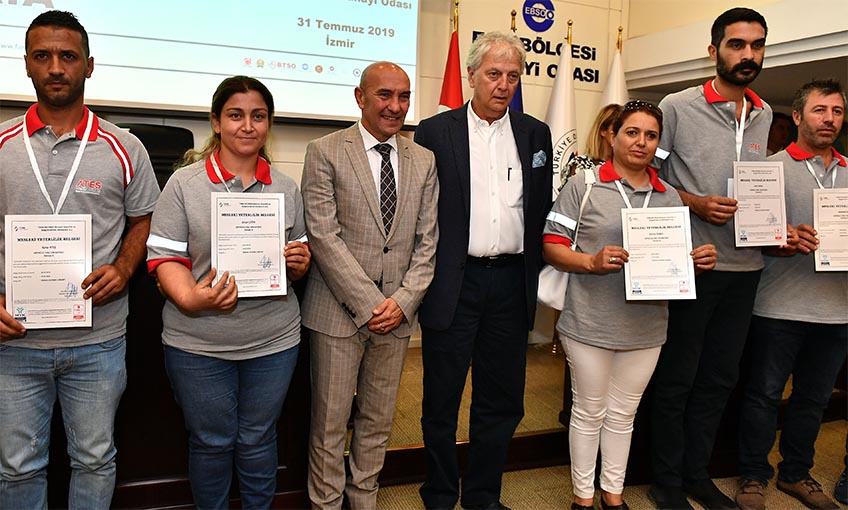 İzmir Metro’nun 69 personeli sertifikalarını aldı