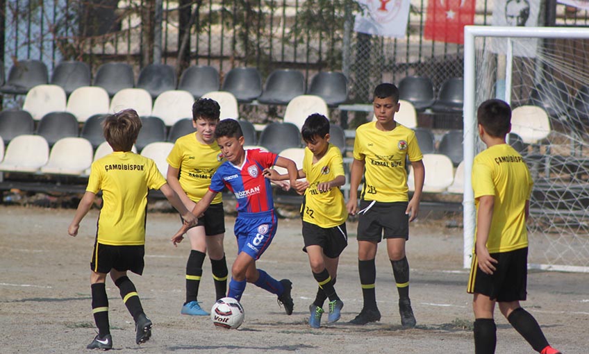 Çocuk Futbolu Festivali Çamdibi’nde başladı