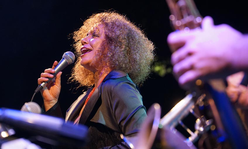 Foça’da caz rüzgârı esecek