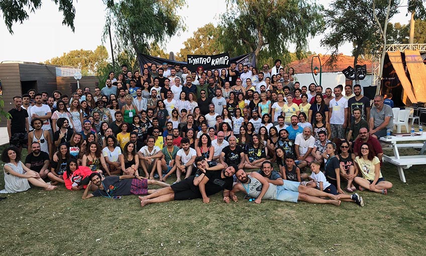 Tiyatro ile uyanın!