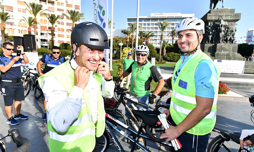 Görme engelli bireylerle birlikte bisiklet sürdüler
