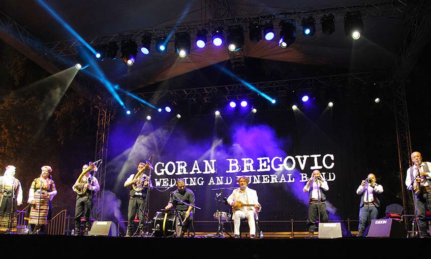 Sahnenin ilk gününde Balkan rüzgarı