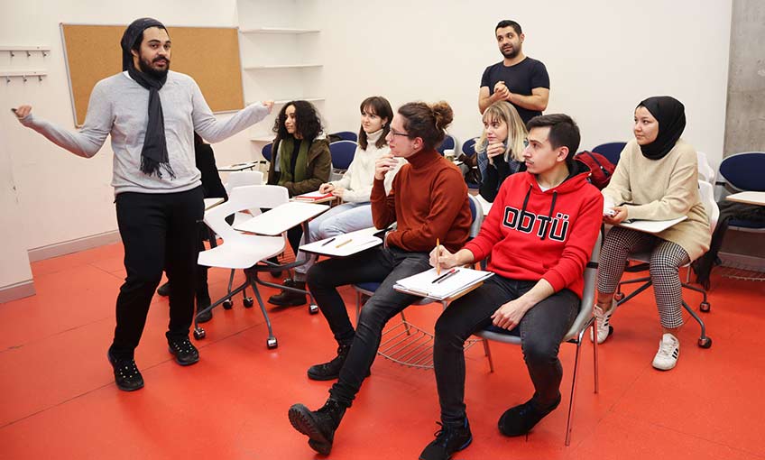 İzmir Ekonomi’de ‘Münazara’ heyecanı