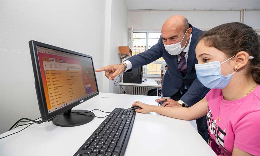 Başkan Soyer’den “askıda tablet” kampanyası