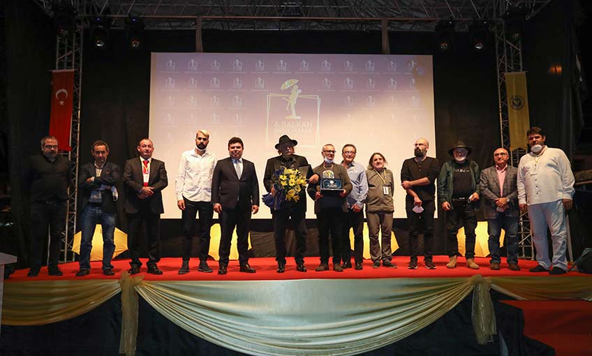 Sarı Şemsiye perde açtı