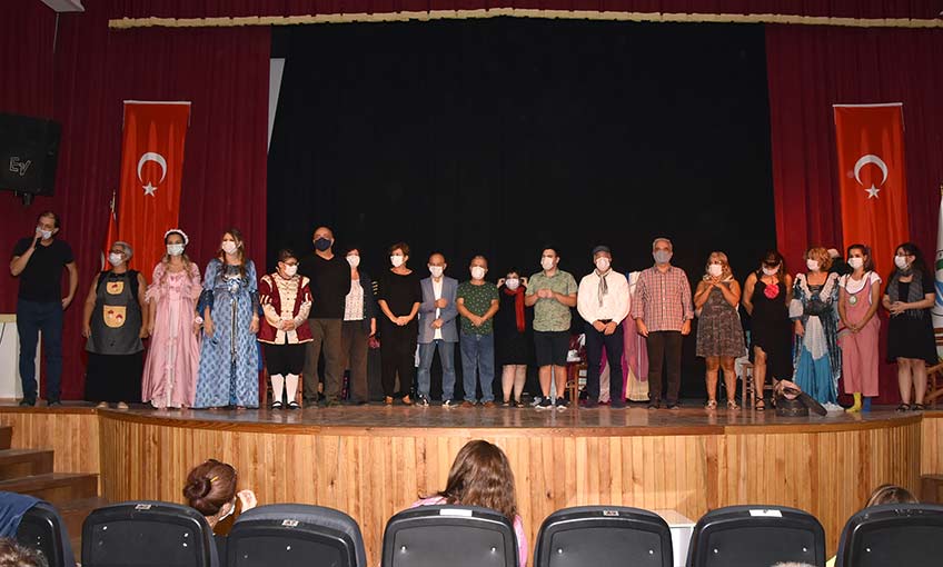 Fısıldaşan Replikler sahnelendi